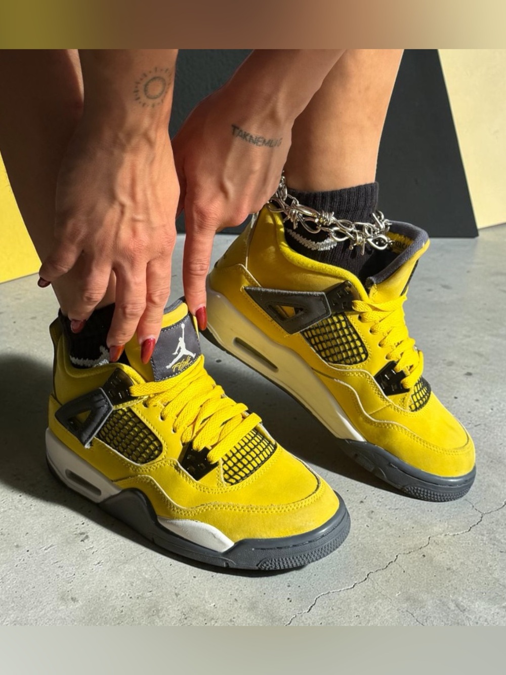 Air Jordan 4 Retro Lightning Yellow Sneakers Women’s 6 / 4.5Y
